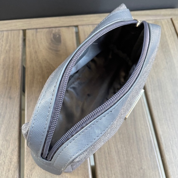 Salvatore Ferragamo Make-Up/ Toiletry Bag - Picture 6 of 7